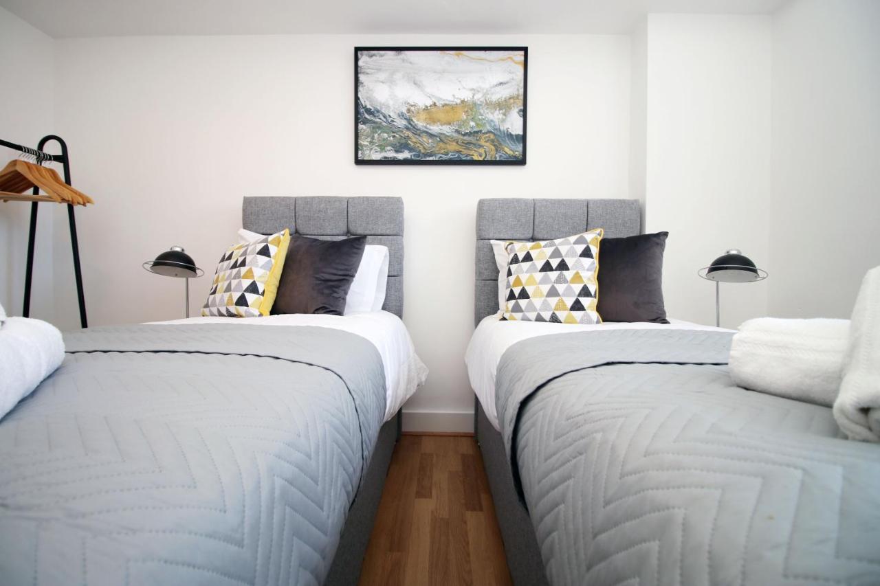 St Thomas Loft Views By Ssw - 2Br, Parking, Sleeps 4, Easy Access To City Centre, Marina, Beach And M4 Swansea Bagian luar foto