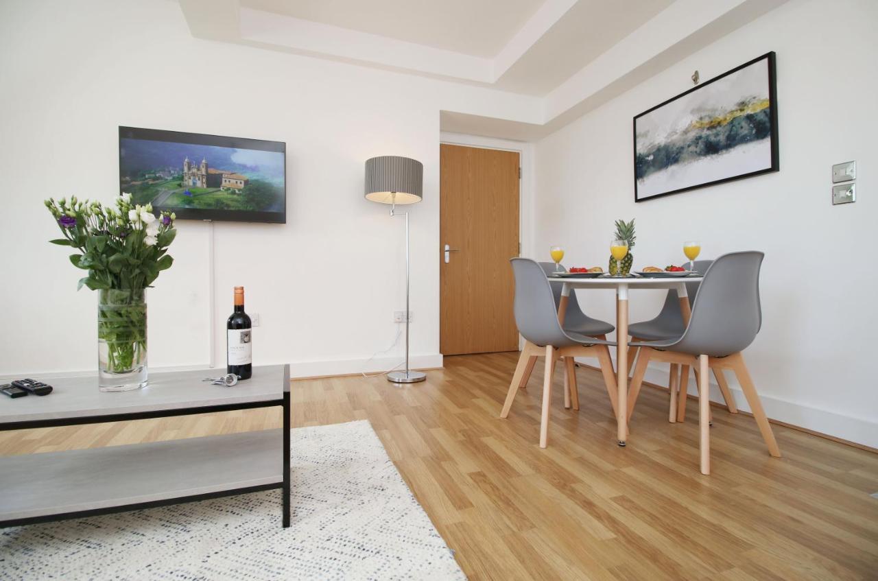 St Thomas Loft Views By Ssw - 2Br, Parking, Sleeps 4, Easy Access To City Centre, Marina, Beach And M4 Swansea Bagian luar foto