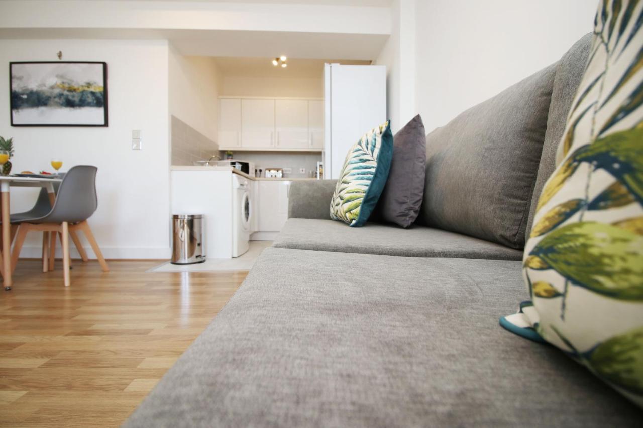 St Thomas Loft Views By Ssw - 2Br, Parking, Sleeps 4, Easy Access To City Centre, Marina, Beach And M4 Swansea Bagian luar foto
