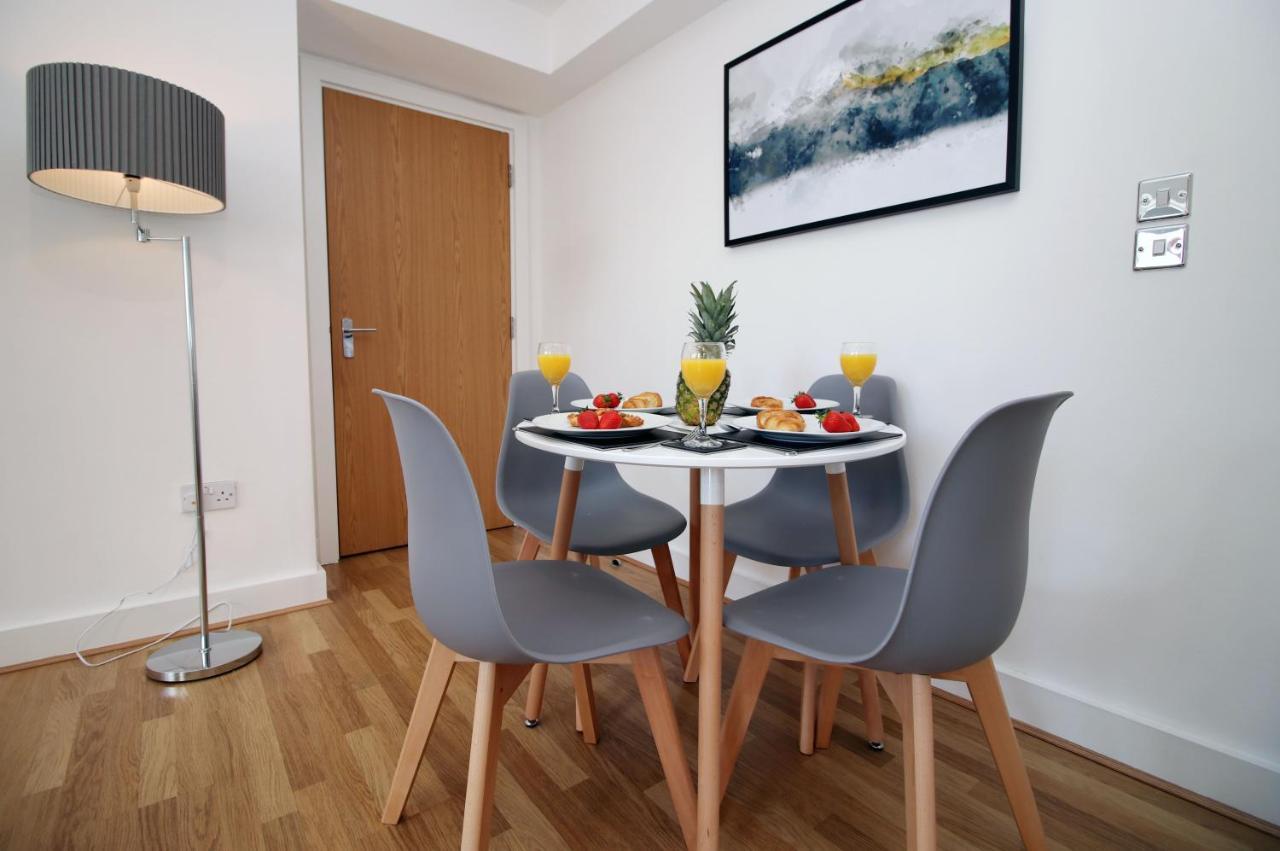 St Thomas Loft Views By Ssw - 2Br, Parking, Sleeps 4, Easy Access To City Centre, Marina, Beach And M4 Swansea Bagian luar foto