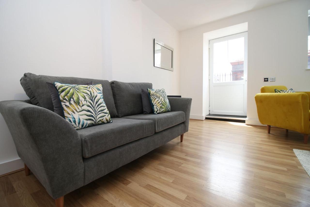 St Thomas Loft Views By Ssw - 2Br, Parking, Sleeps 4, Easy Access To City Centre, Marina, Beach And M4 Swansea Bagian luar foto