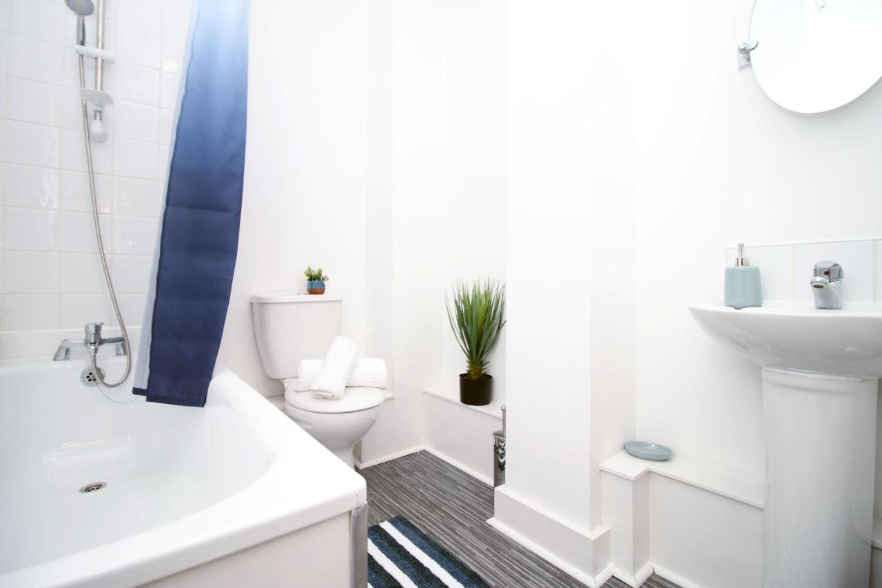 St Thomas Loft Views By Ssw - 2Br, Parking, Sleeps 4, Easy Access To City Centre, Marina, Beach And M4 Swansea Bagian luar foto