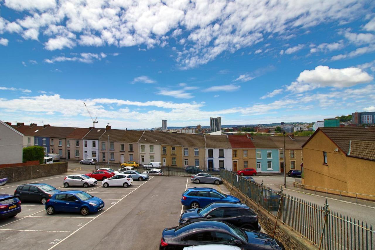 St Thomas Loft Views By Ssw - 2Br, Parking, Sleeps 4, Easy Access To City Centre, Marina, Beach And M4 Swansea Bagian luar foto