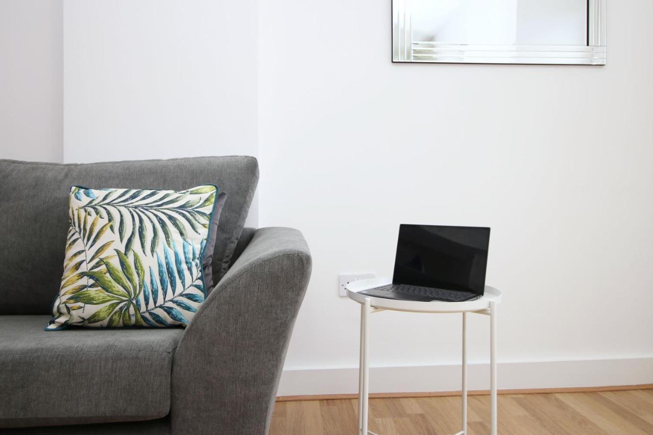 St Thomas Loft Views By Ssw - 2Br, Parking, Sleeps 4, Easy Access To City Centre, Marina, Beach And M4 Swansea Bagian luar foto