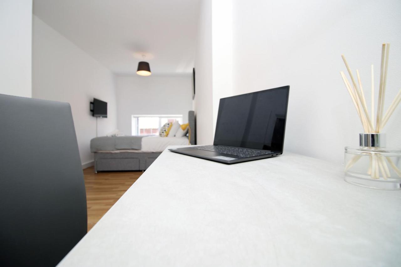 St Thomas Loft Views By Ssw - 2Br, Parking, Sleeps 4, Easy Access To City Centre, Marina, Beach And M4 Swansea Bagian luar foto