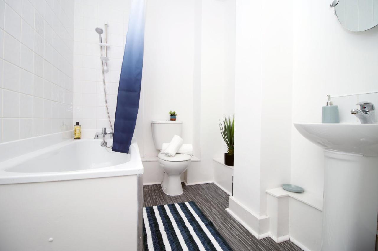 St Thomas Loft Views By Ssw - 2Br, Parking, Sleeps 4, Easy Access To City Centre, Marina, Beach And M4 Swansea Bagian luar foto