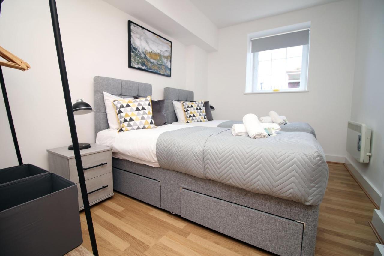 St Thomas Loft Views By Ssw - 2Br, Parking, Sleeps 4, Easy Access To City Centre, Marina, Beach And M4 Swansea Bagian luar foto